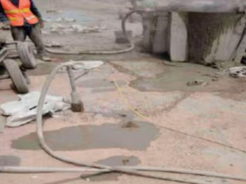 轮台水泥混凝土路面板底注浆技术 路面脱空注浆整治方案